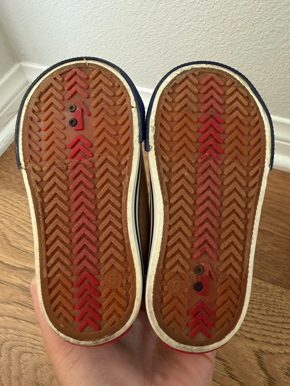 See Kai Run Toddler Size 6 Velcro Sneakers
